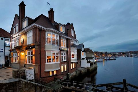 Dolphin Hotel