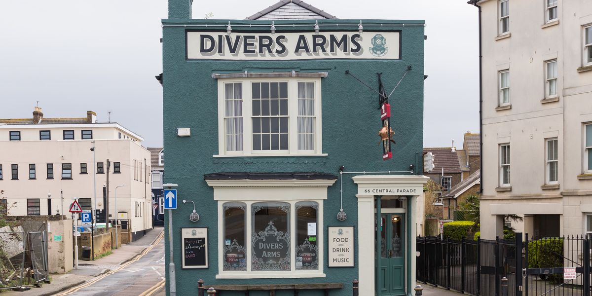 Divers Arms